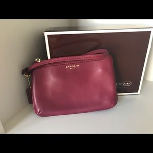 Coach LEATHER wristlet EUC